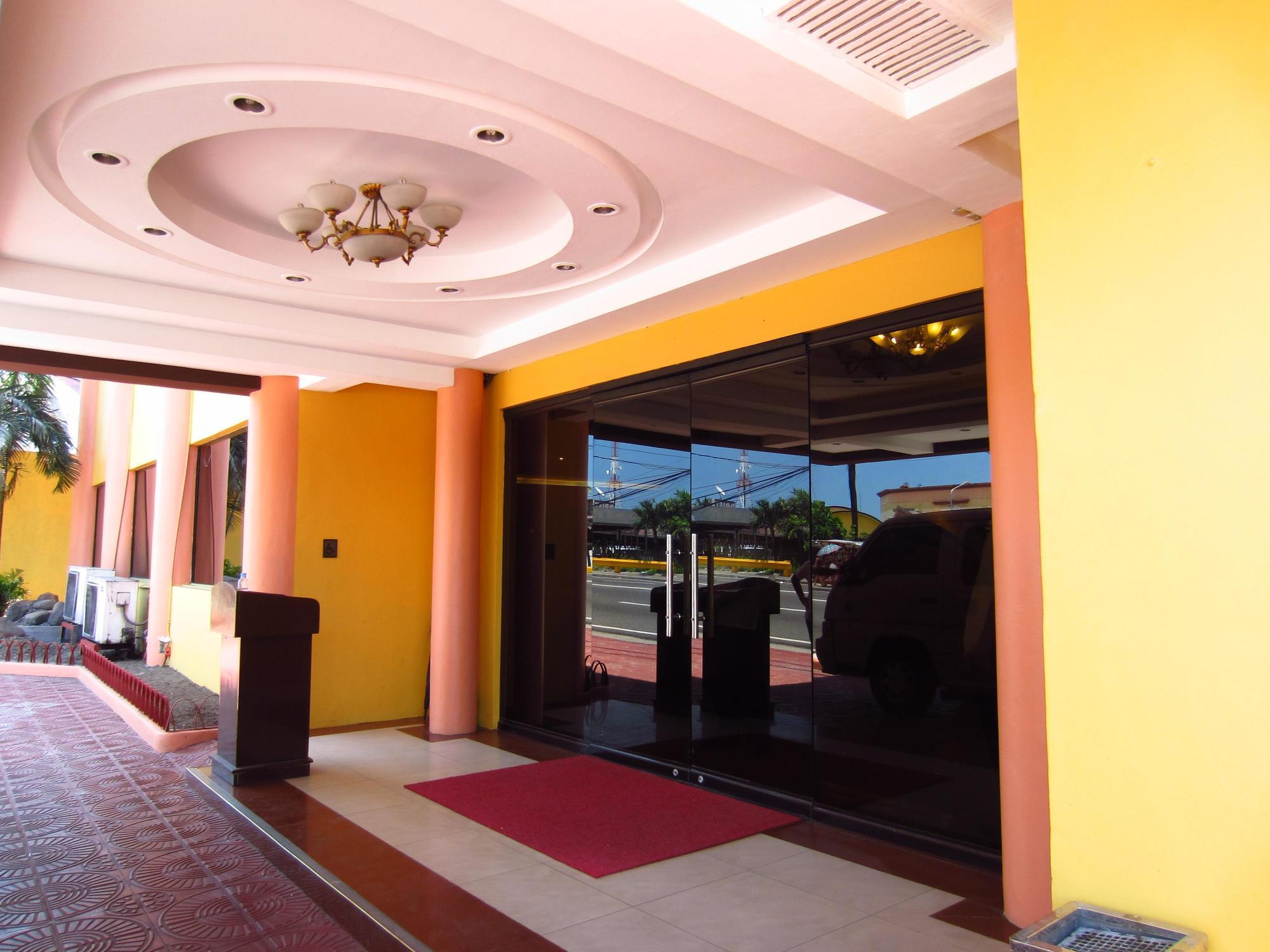 Grand Regal Hotel Bacolod Dış mekan fotoğraf