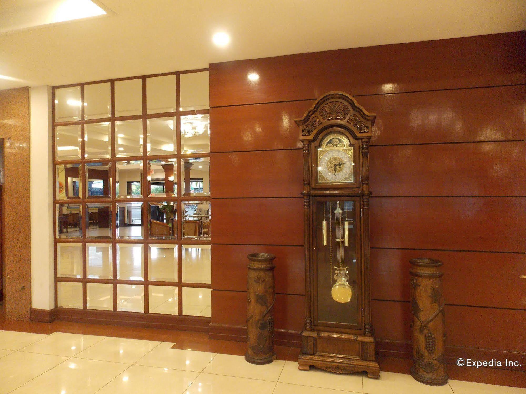 Grand Regal Hotel Bacolod Dış mekan fotoğraf