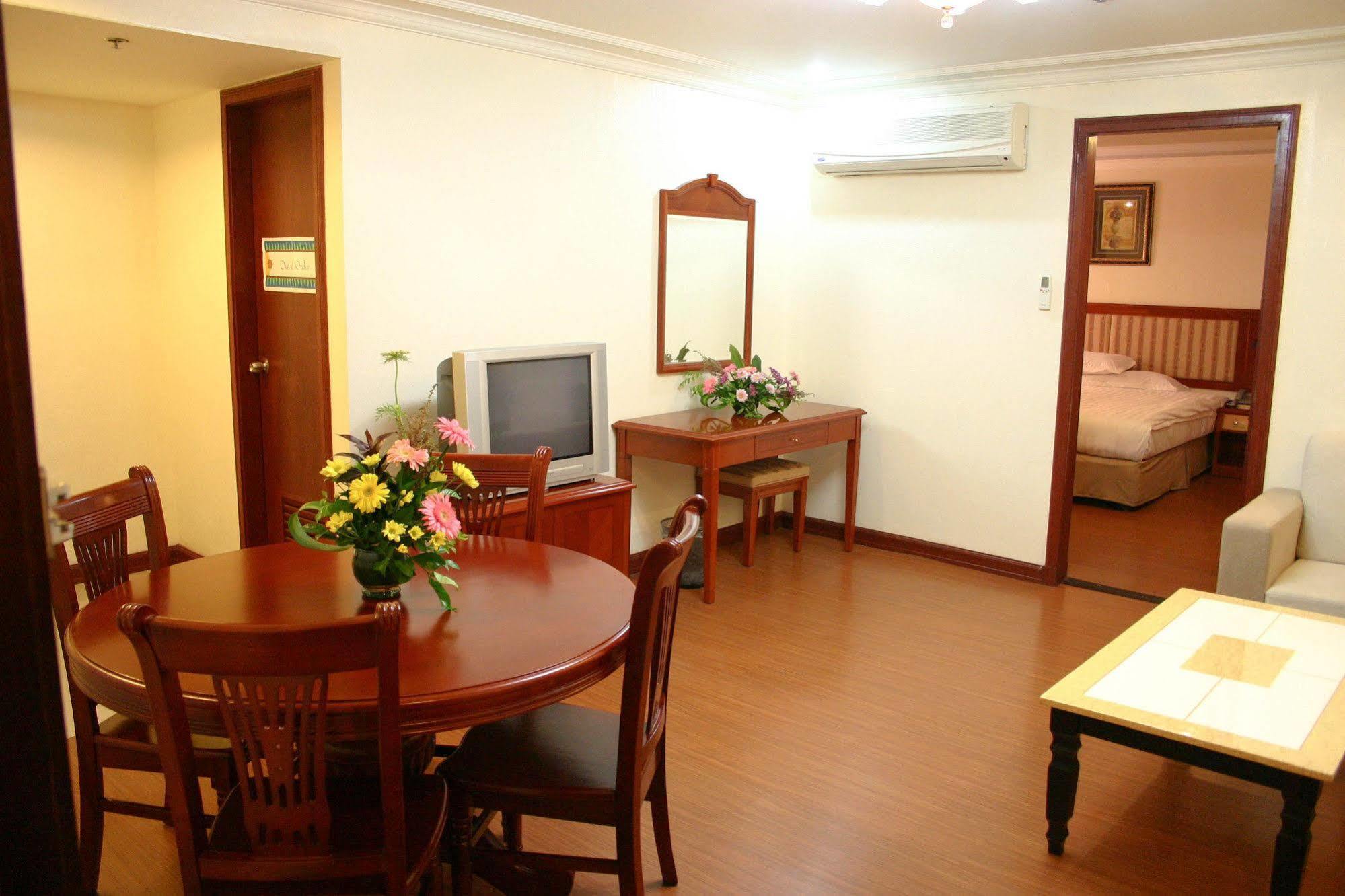 Grand Regal Hotel Bacolod Dış mekan fotoğraf