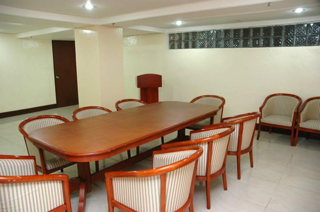 Grand Regal Hotel Bacolod Dış mekan fotoğraf
