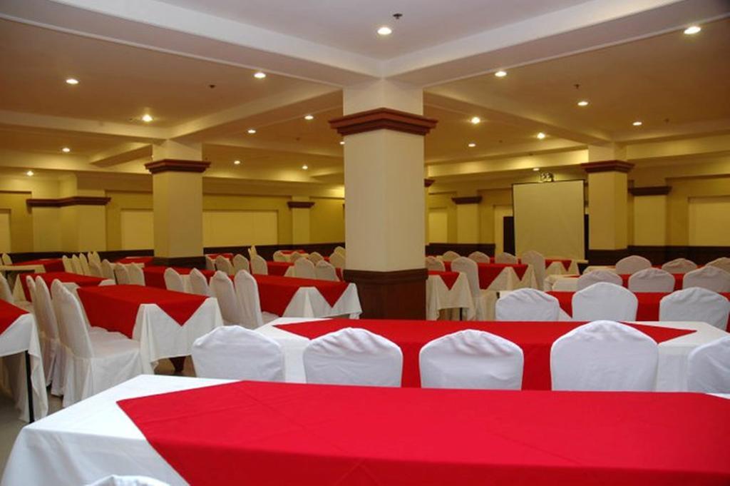 Grand Regal Hotel Bacolod Dış mekan fotoğraf