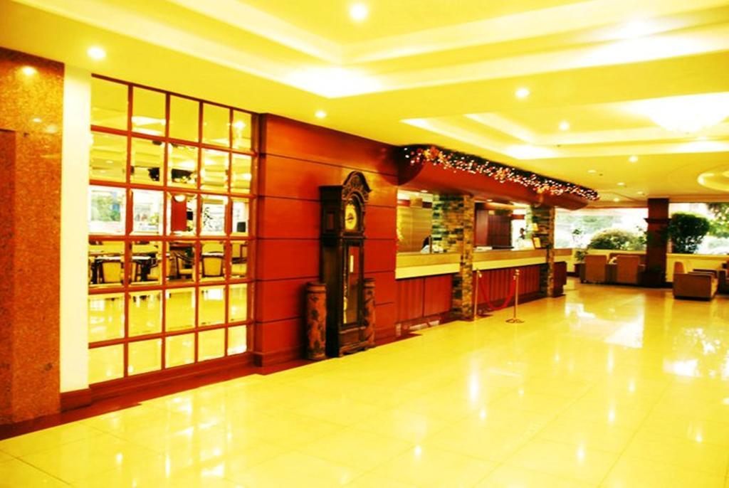Grand Regal Hotel Bacolod Dış mekan fotoğraf